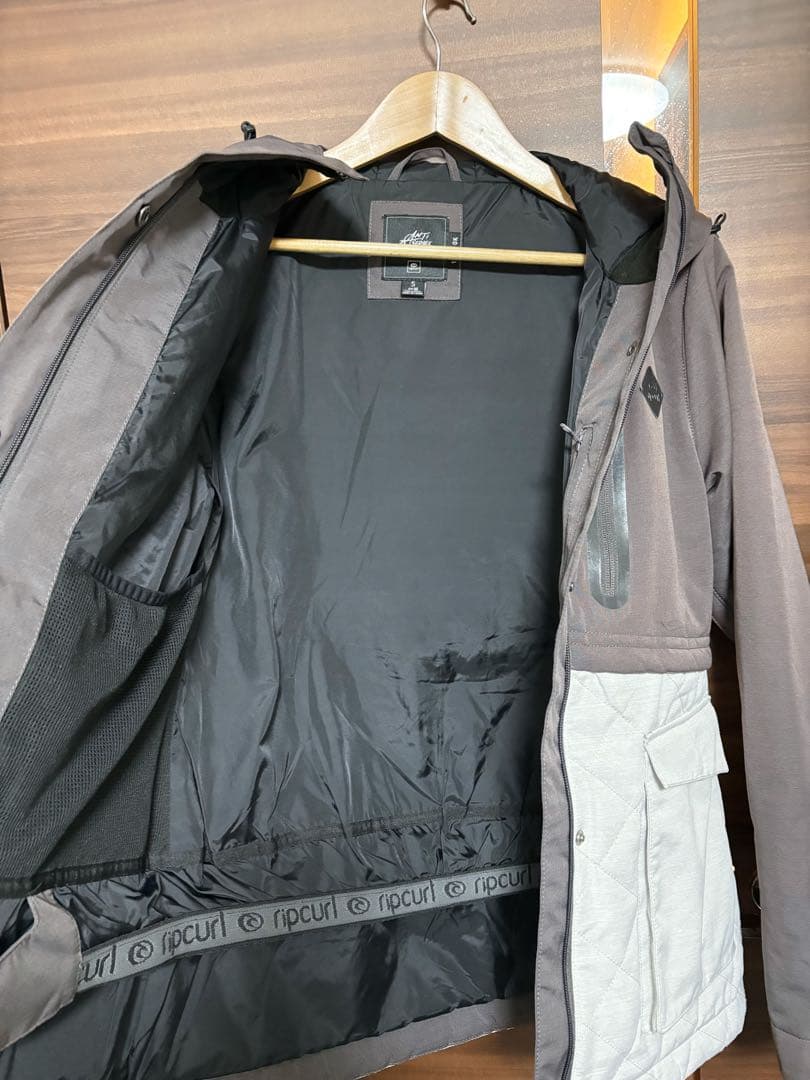 リップカール　スノーウェア