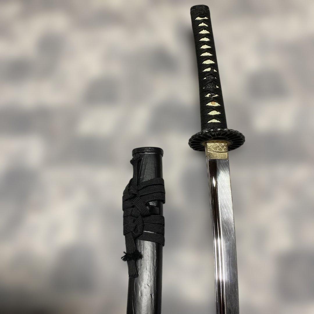 居合刀 黒柄 菊花透し丸鍔 黒木肌鞘