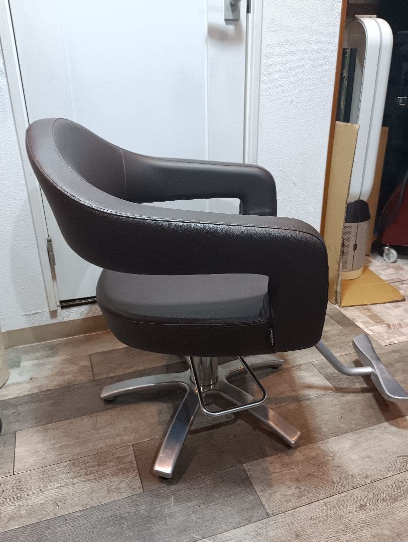 タカラベルモントスタイリングチェア