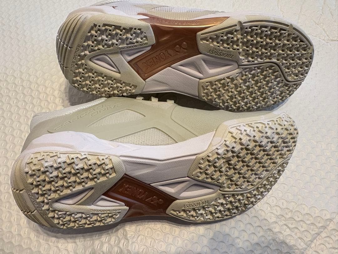 ヨネックス　カスケードドライブ　24センチ　新作