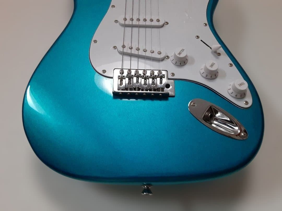 メルカリ便　photogenic フォトジェニック　現行タイプ　エレキギター