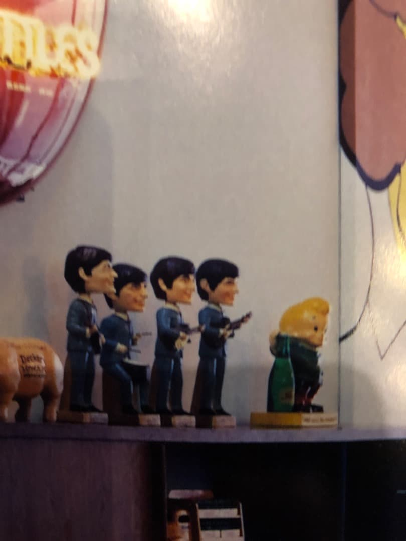 ビートルズ　フィギュア