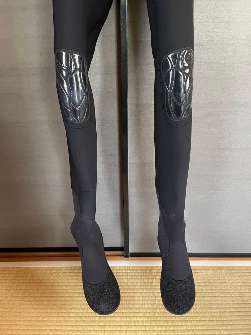 サーフィン　ウエットスーツ　オールブラック　ハンガー付き　BEWET