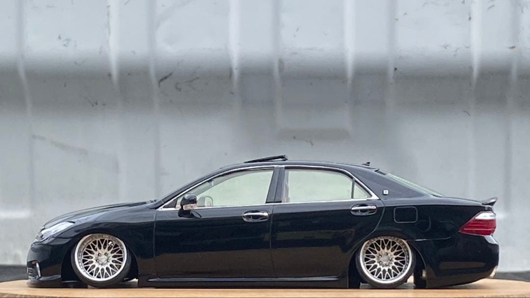 プラモデル完成品　アオシマ 1/24 202クラウンロイヤルカスタム