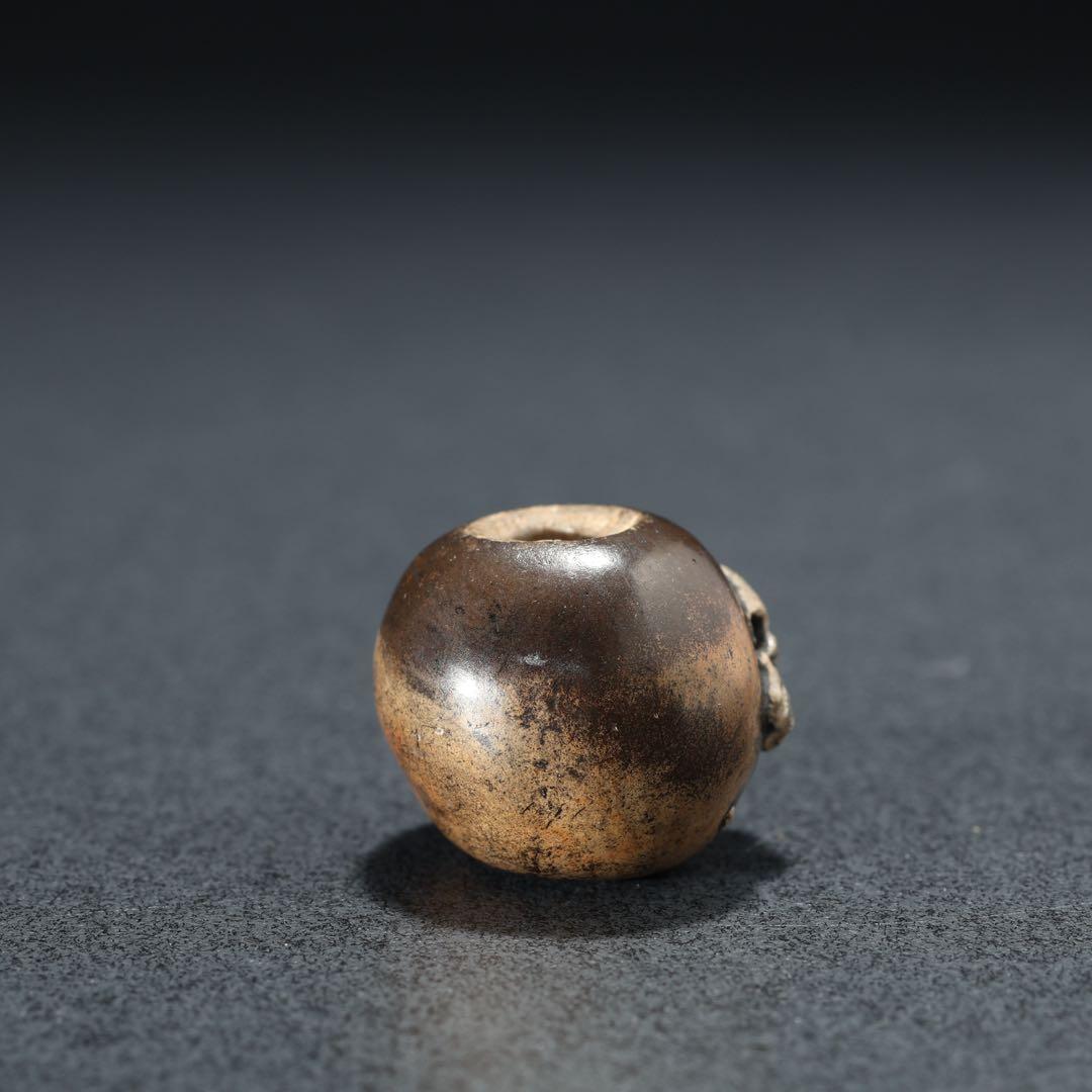 緒締玉　骸骨　ドクロ　陶磁器　骨董　印籠　胴乱　R1438