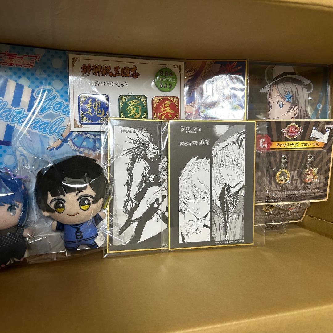 キャラクターグッズまとめ売り　漫画　アニメ　グッズ　セット　おまとめ　330個