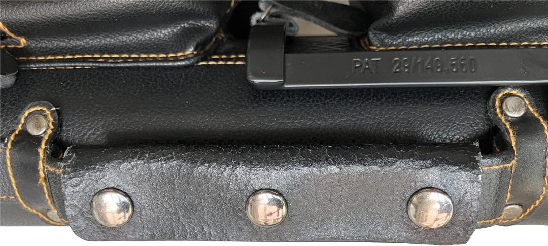 ビリヤード 米国特許スタンド付きキューケース　バット２本、シャフト４本収納