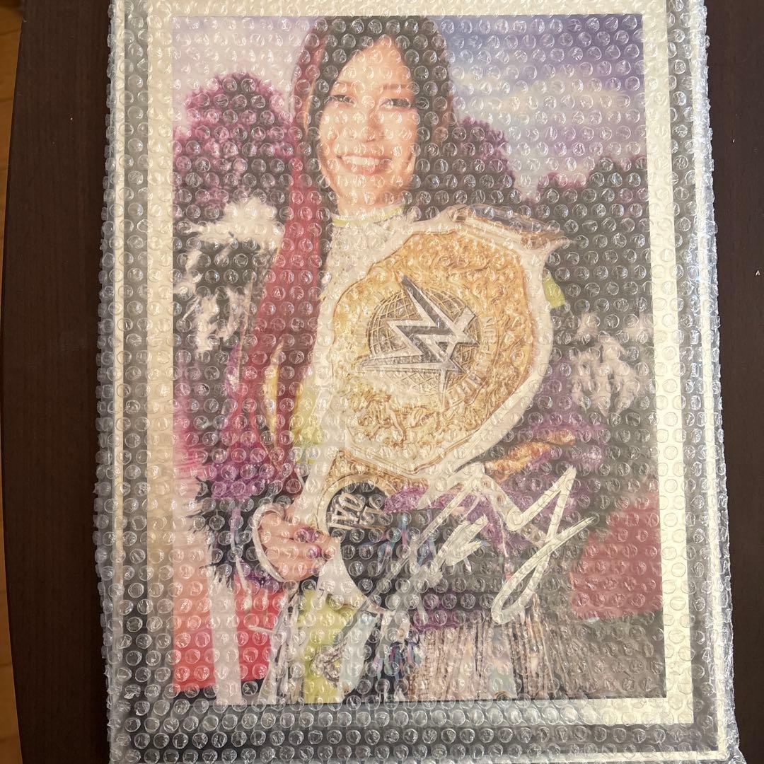 イヨ・スカイ WWE マリーゴールド 直筆サイン入りポートレート写真フレーム