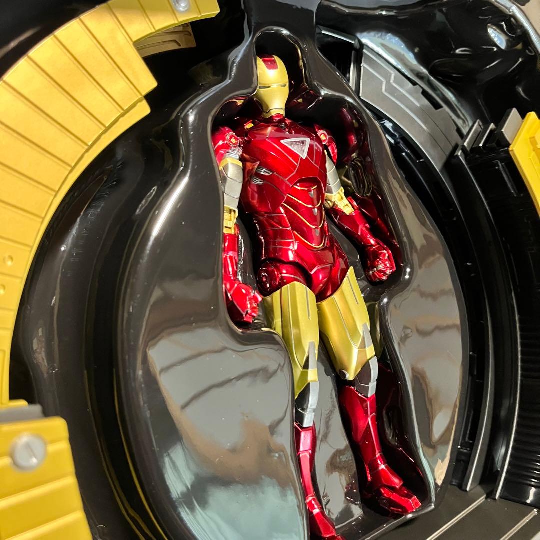 ZDtoys アイアンマン MK6 フィギュア　スーツガントリー　セット