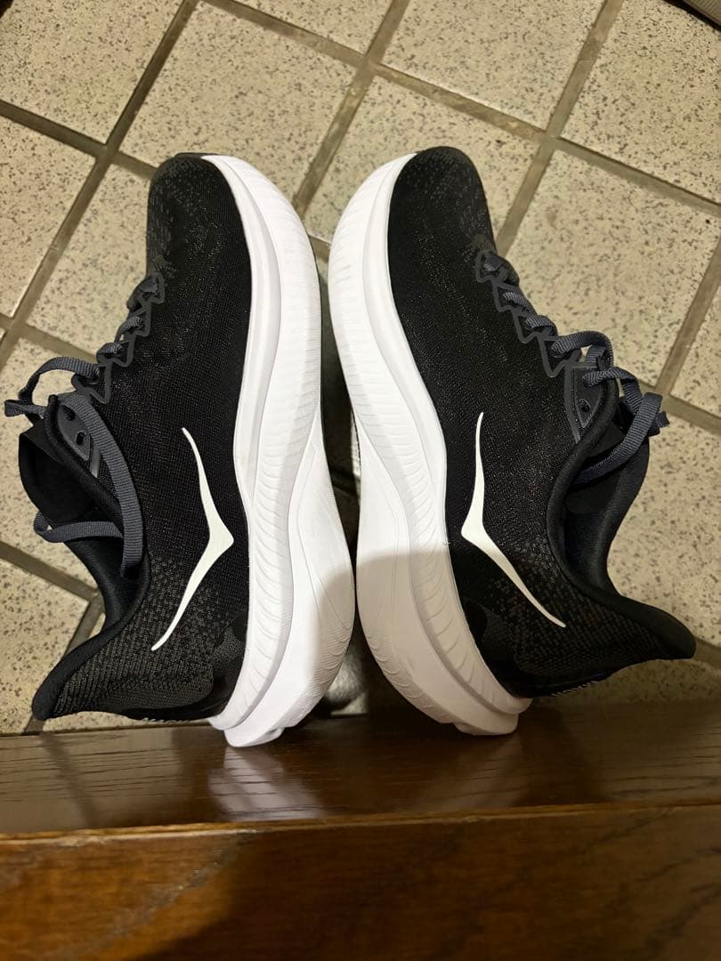 ホカオネオネ　マッハ6 メンズ25.0cm