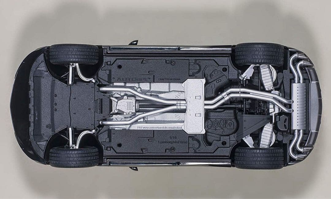 激レア1/18 ランボルギーニウルス模型新品早い者勝ち