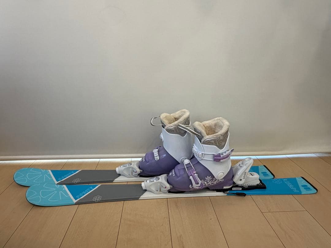 子ども用スキー板とブーツセット