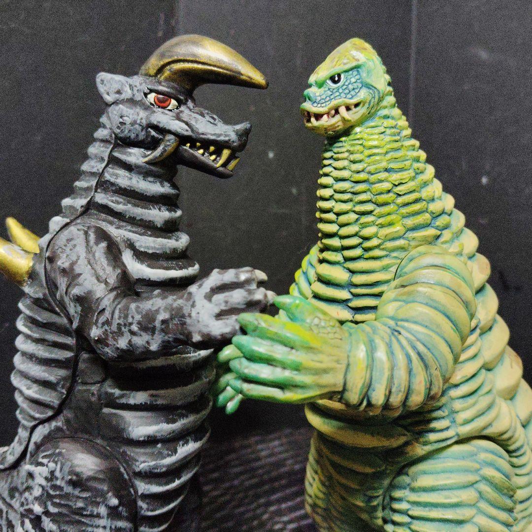 ウルトラ怪獣旧型絶版ソフビレッドキングVSブラックキング（2786tw2826）