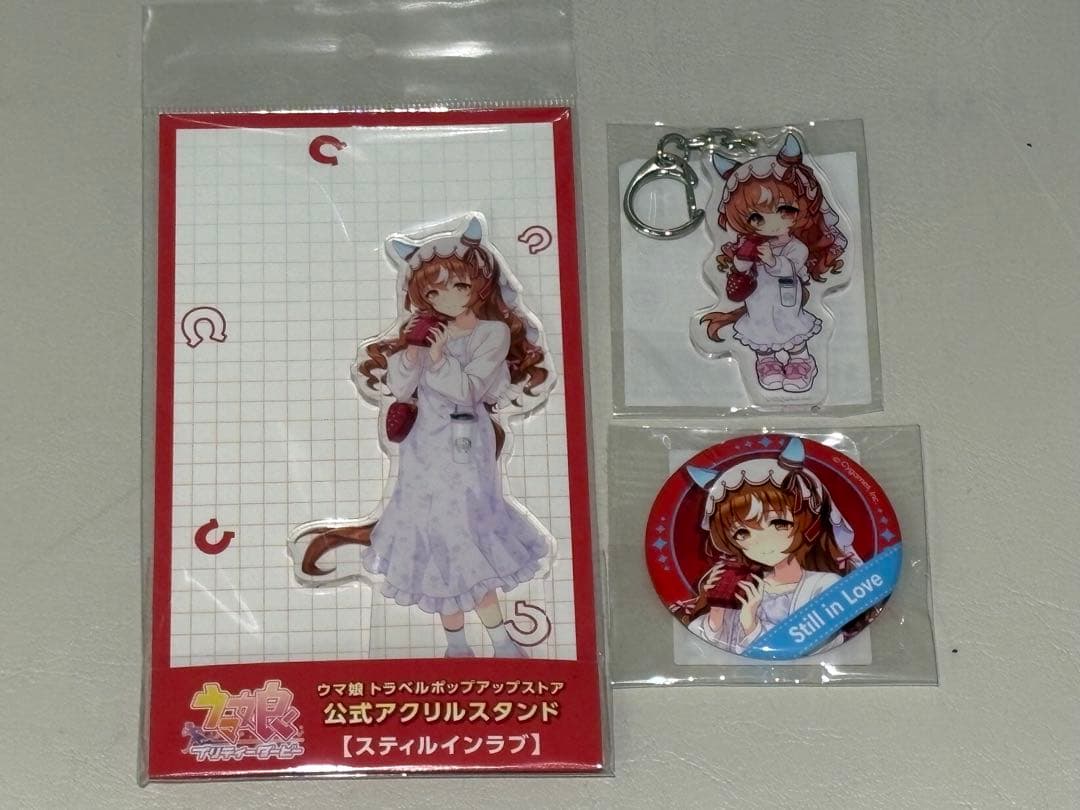 スティルインラブ 缶バッジ アクリルスタンド アクキー トラベルポップアップ