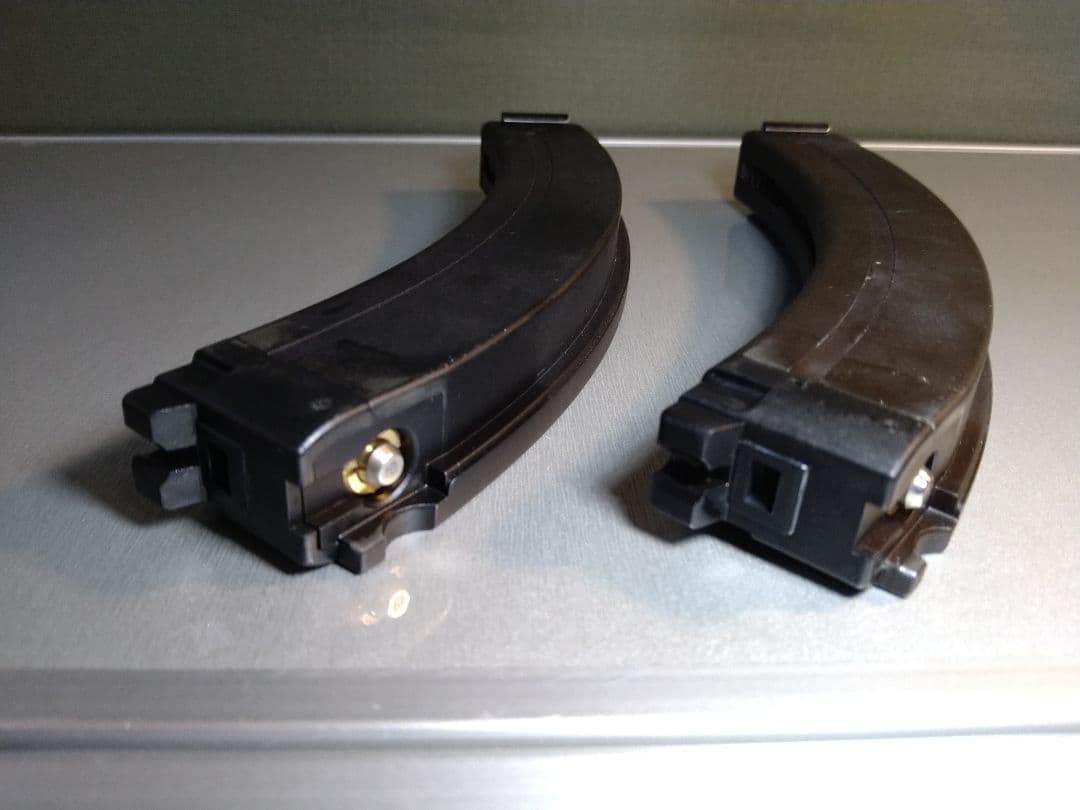 作動快調な美品！KSC スコーピオン　ガスブロ　HW樹脂　40連マガジン２本付！