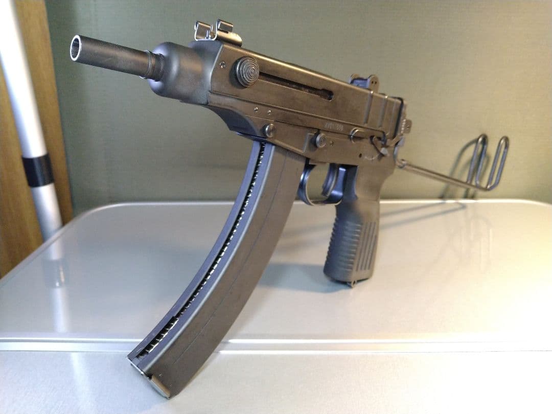 作動快調な美品！KSC スコーピオン　ガスブロ　HW樹脂　40連マガジン２本付！