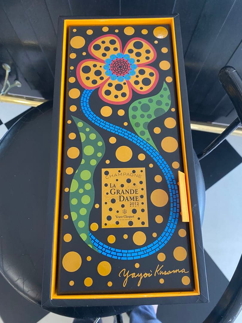 ヴーヴクリコ草間彌生シャンパン2012化粧箱付