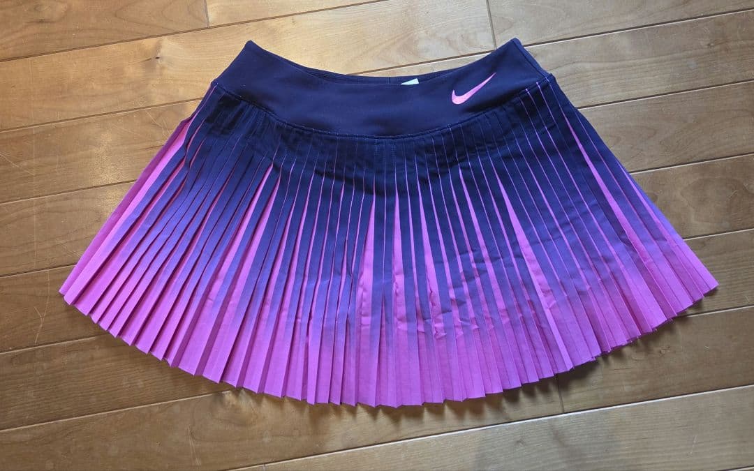 NIKE　ビクトリースコート(テニス　アドミラル　FILA　)