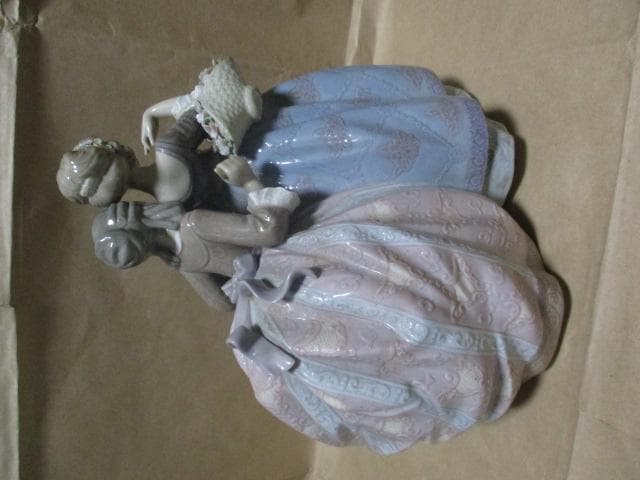 リアドロ　花籠持つ二人の少女　A59-1M　２４１８