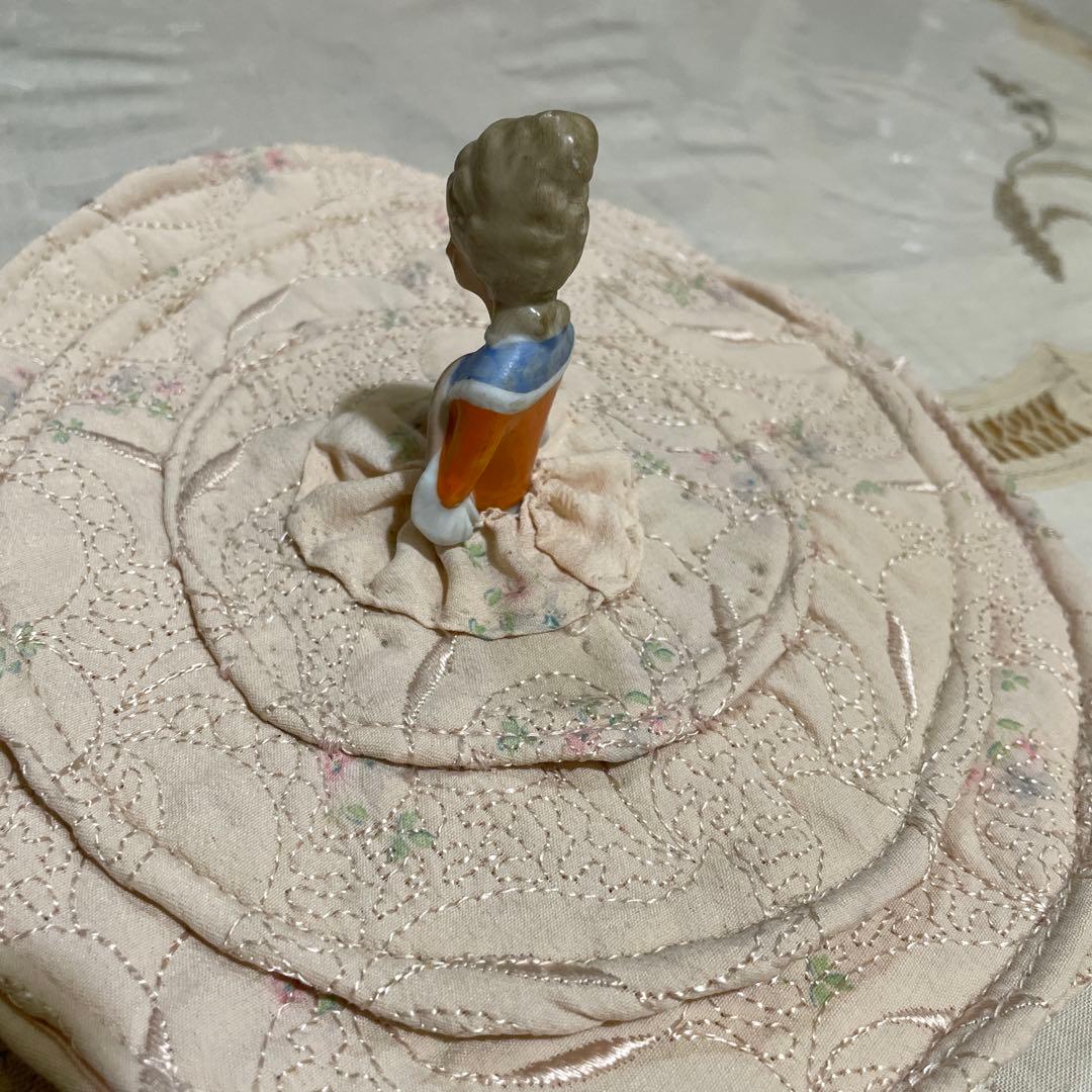 677イギリス、ハーフドール3セットハンカチケースも