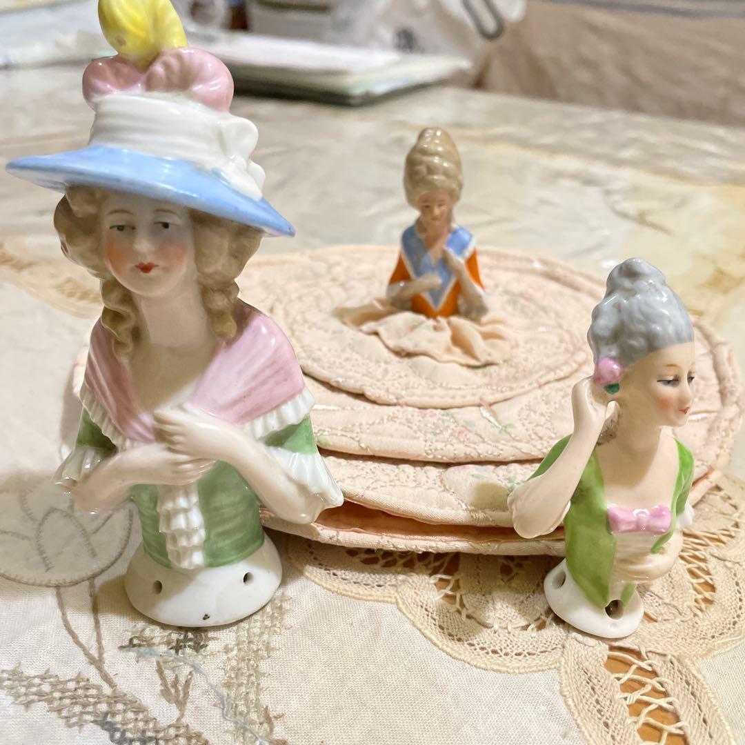 677イギリス、ハーフドール3セットハンカチケースも