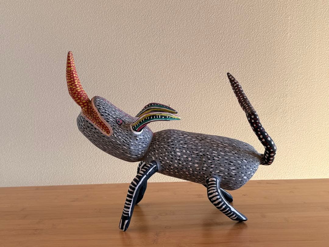 メキシコ　オアハカ製　ユニークな動物形状のオブジェ