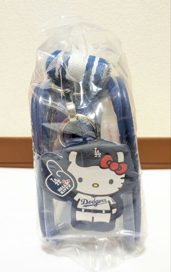 LA ドジャース × Hello Kitty ハローキティ クロスボディバック