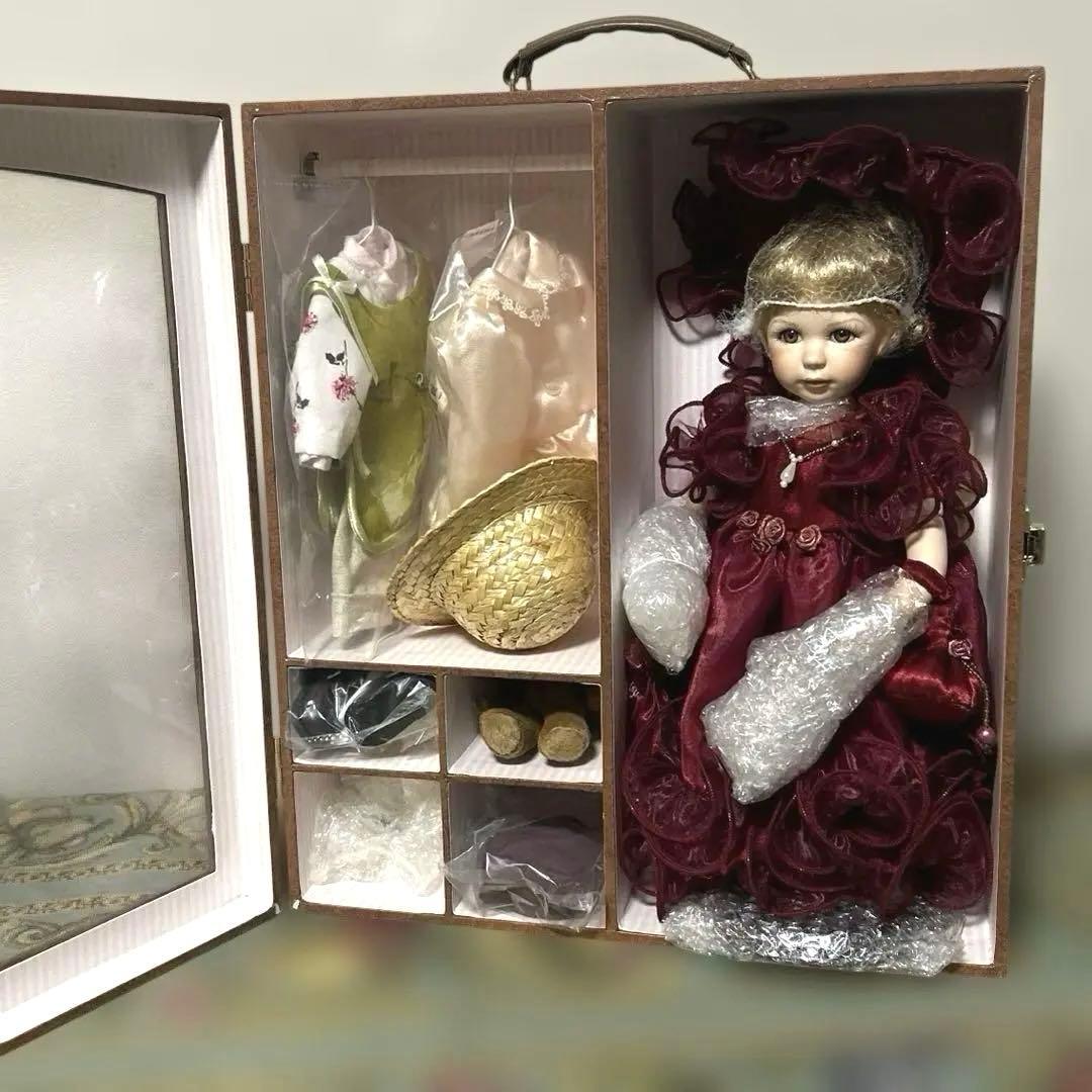 ビスクドール　アンティーク　愛らしいお顔　着せ替え　ドレス　人形　キャビネット