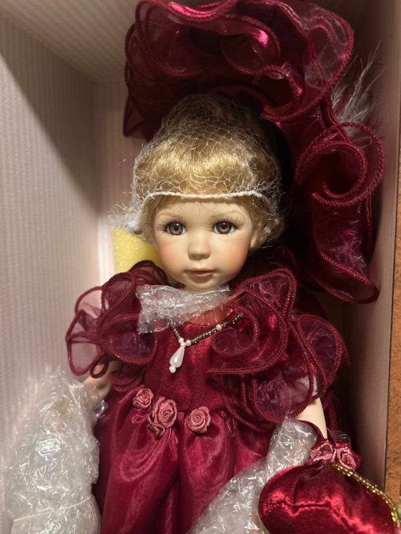 ビスクドール　アンティーク　愛らしいお顔　着せ替え　ドレス　人形　キャビネット