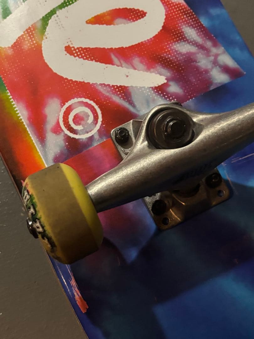 タイダイ柄スケートボード