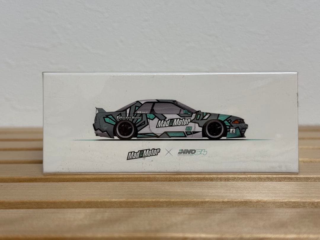 ミニカー INNO64 1/64 Nissan R32 Pandem \"MadMotor\"