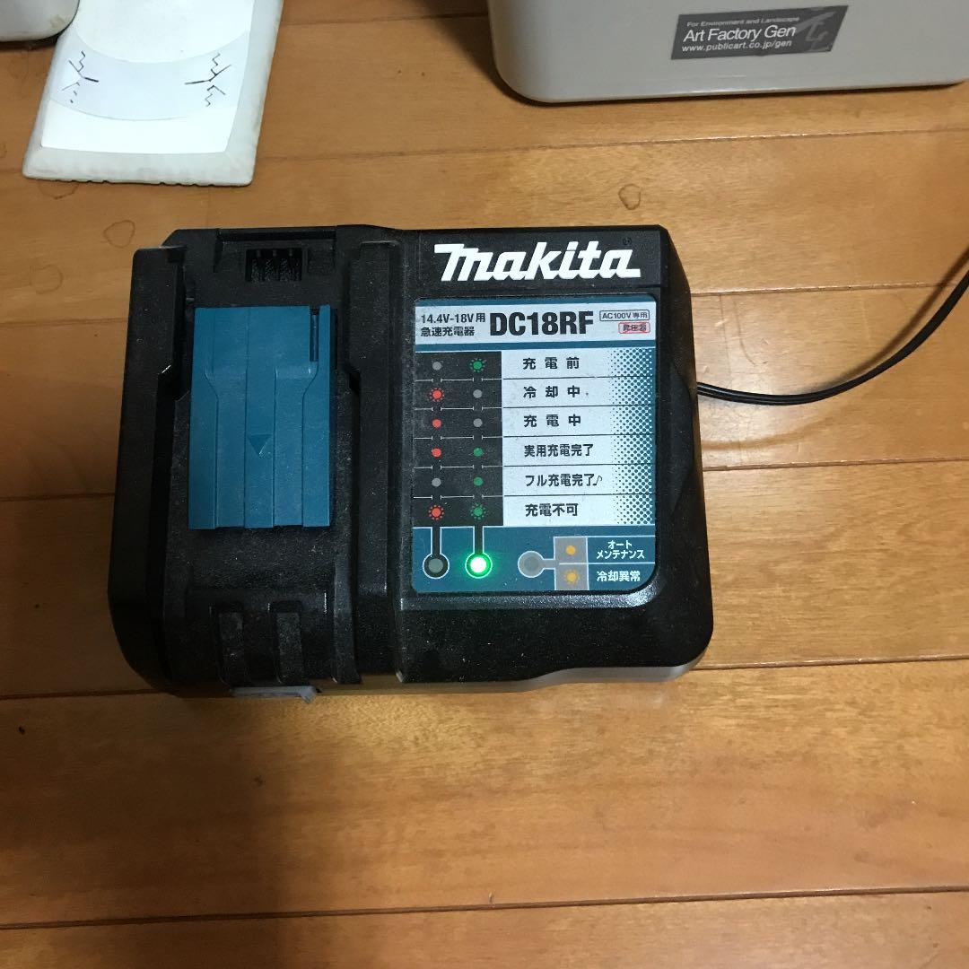 洗車の時に使用してました。充電器とのセットになります。付属品は、全てあります。