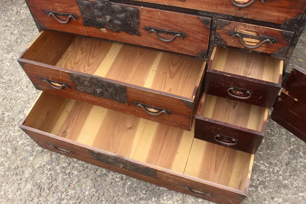 時代物 古い衣装箪笥 古民家 和風 骨董 時代箪笥 インテリア 古家具 古民具