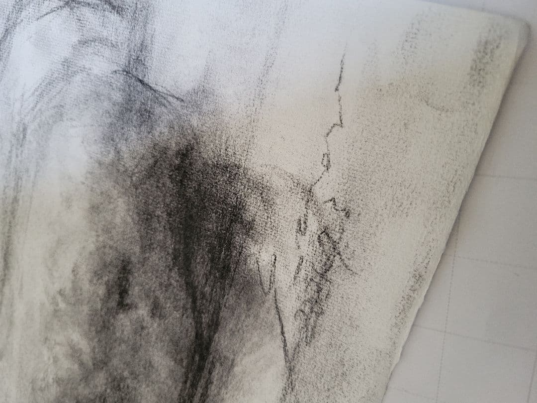 「裸婦」　木炭　木炭紙(50㎝×65㎝)