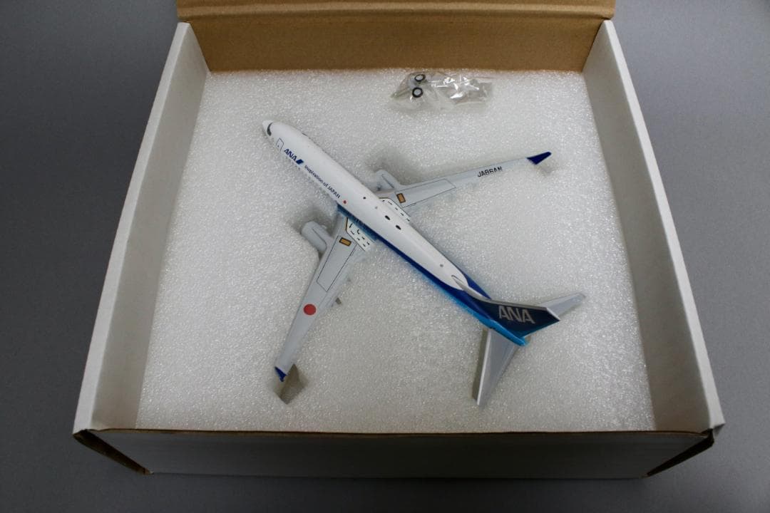 さ*む様 【レア】ANA B737-800 JA86AN 1/200 IOJ塗装