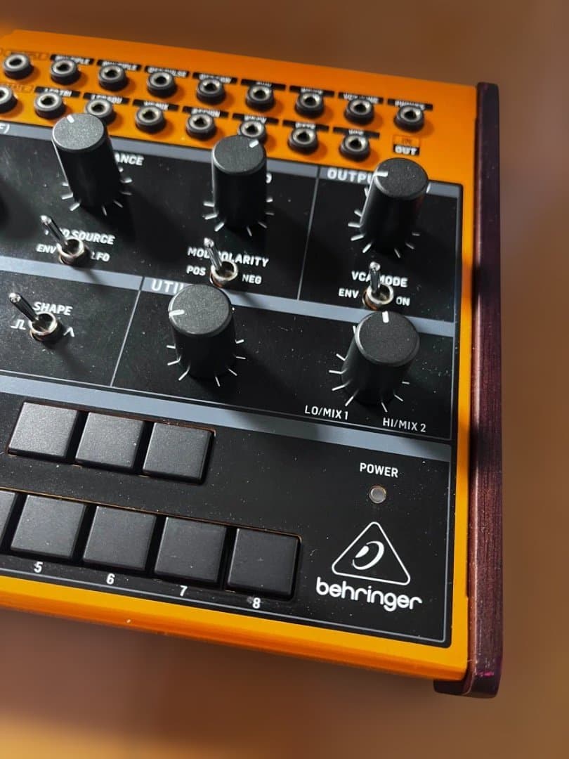Behringer CRAVE アナログシンセサイザー・シーケンサー・モジュラー