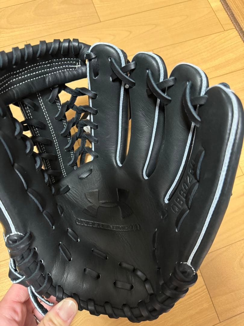Under Armour 少年野球用　右投げグローブ　ブラック