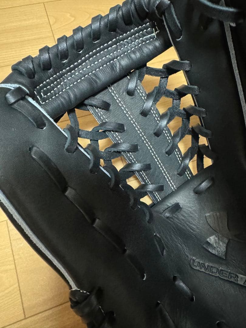 Under Armour 少年野球用　右投げグローブ　ブラック