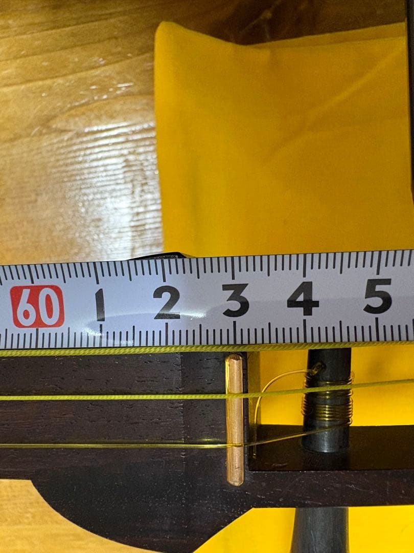 三味線　細棹　トチ紅木　子持ち綾杉胴　金細　二本溝