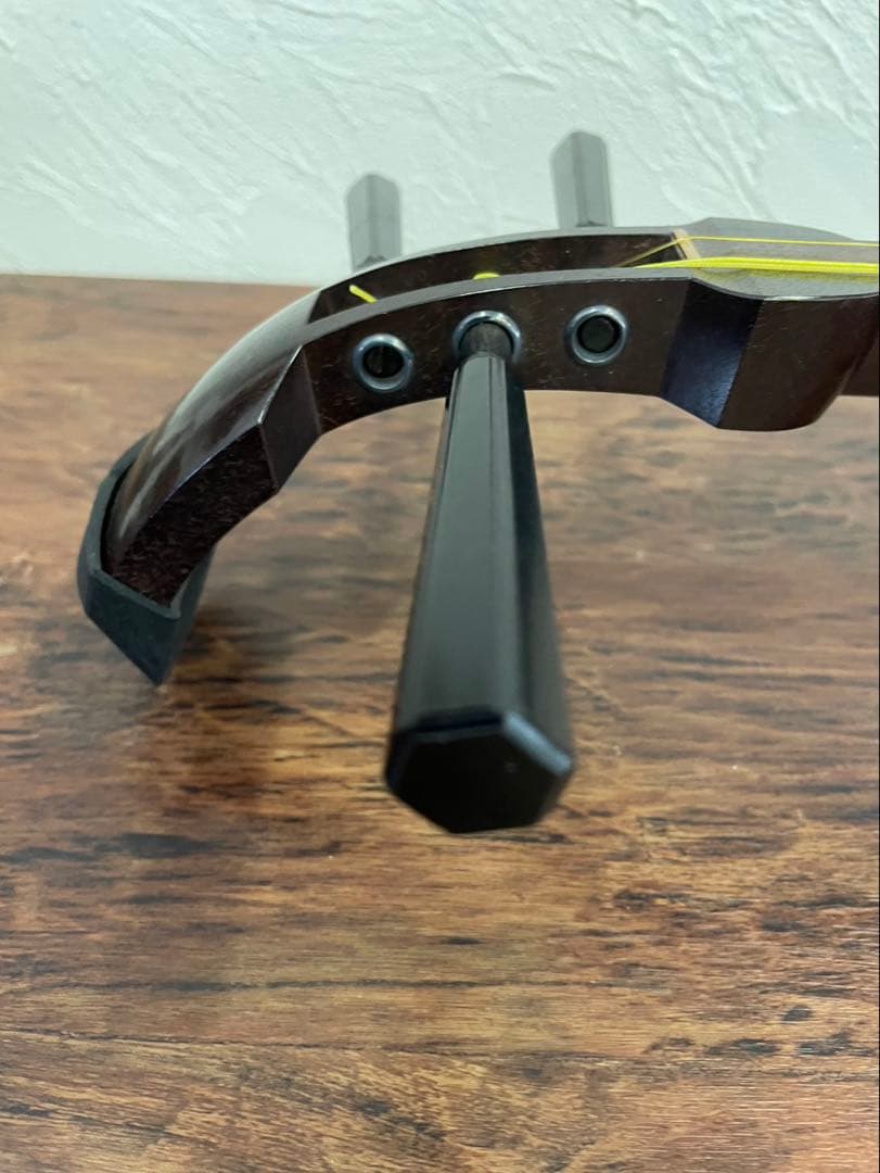 三味線　細棹　トチ紅木　子持ち綾杉胴　金細　二本溝