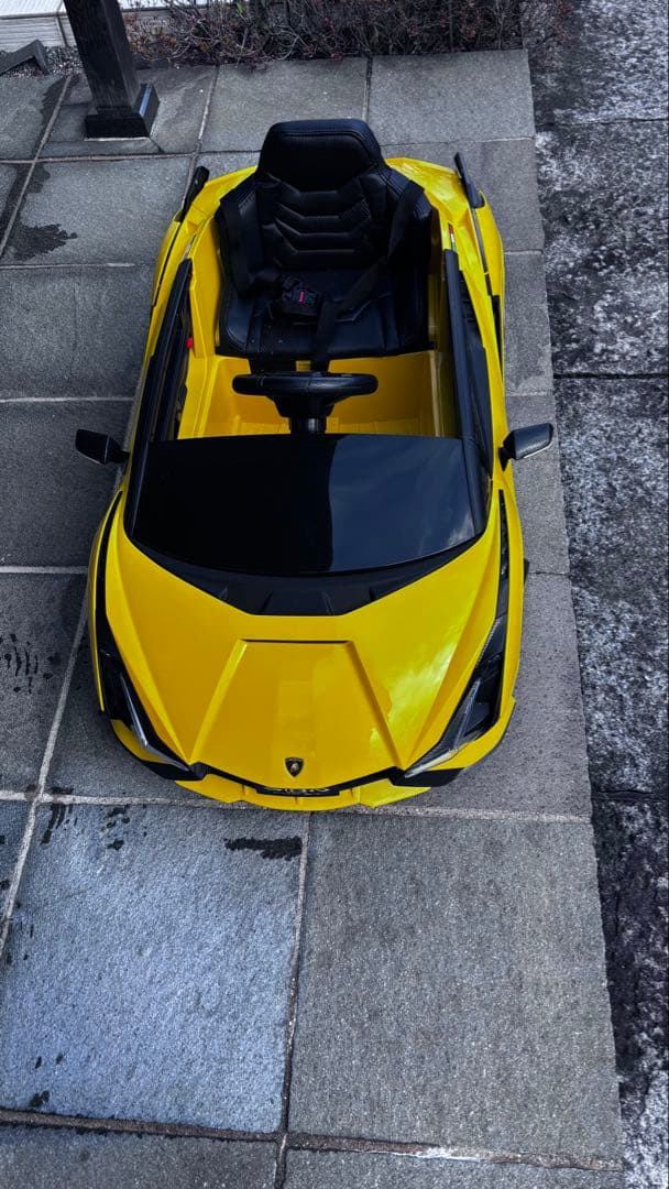 Lamborghini Sian イエローのオープンカー型ミニカー