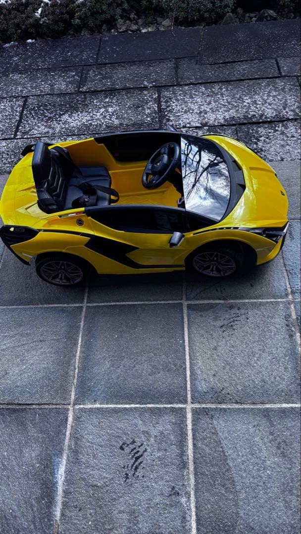 Lamborghini Sian イエローのオープンカー型ミニカー