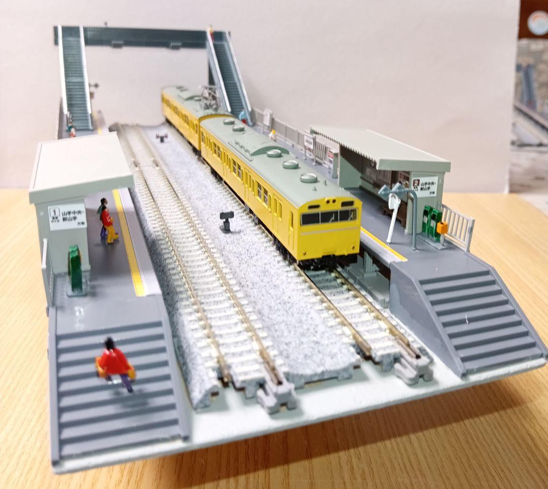 Nゲージ 対向式ホームセット（レール付き）ジオラマ ③