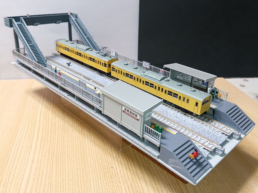 Nゲージ 対向式ホームセット（レール付き）ジオラマ ③