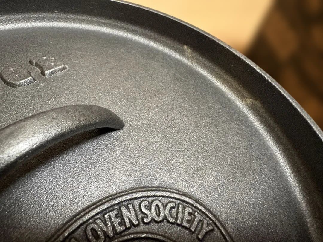 Lodge ダッチオーブン 10インチ　未使用　本2冊付き