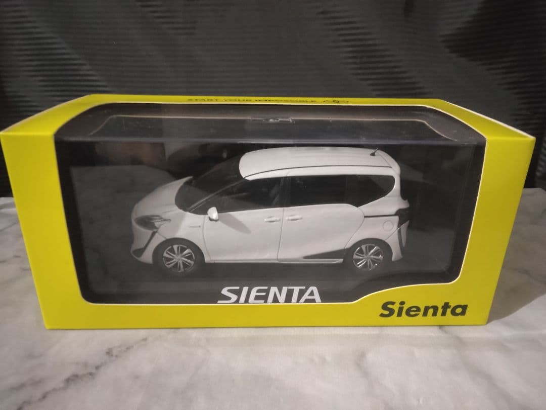 カラーサンプル　シエンタ　ホワイトパールクリスタルシャイン