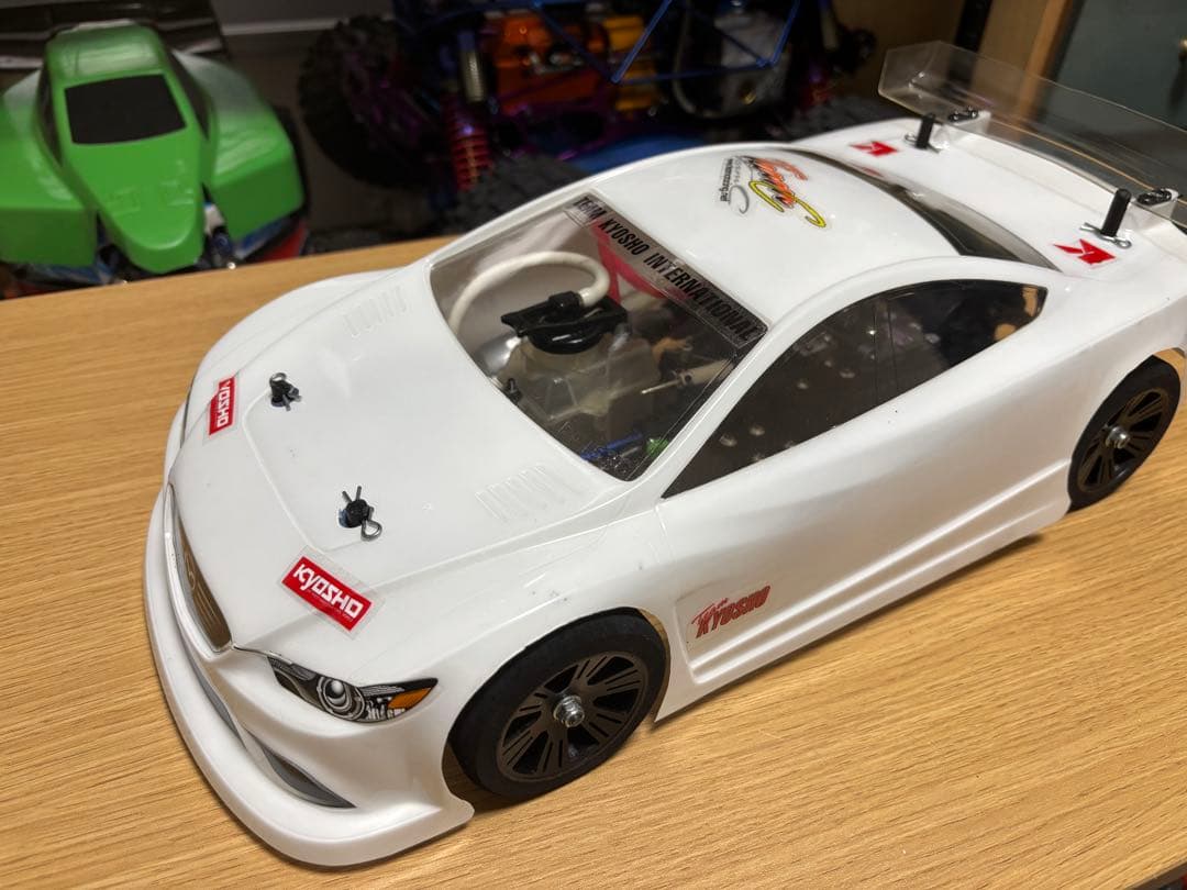 t*8様 京商FW05 エンジンラジコン