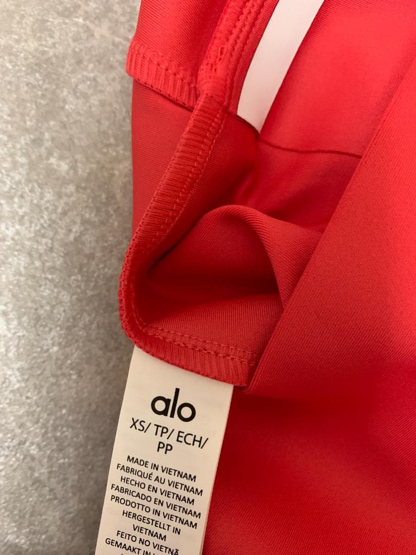 alo YOGA AIRLIFT SUPER SLEEK カプリ+ブラ