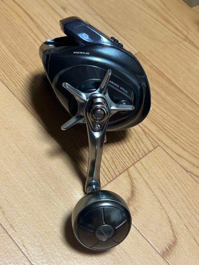 ダイワ　電動リール　SEABORG 300J L 本体と付属品