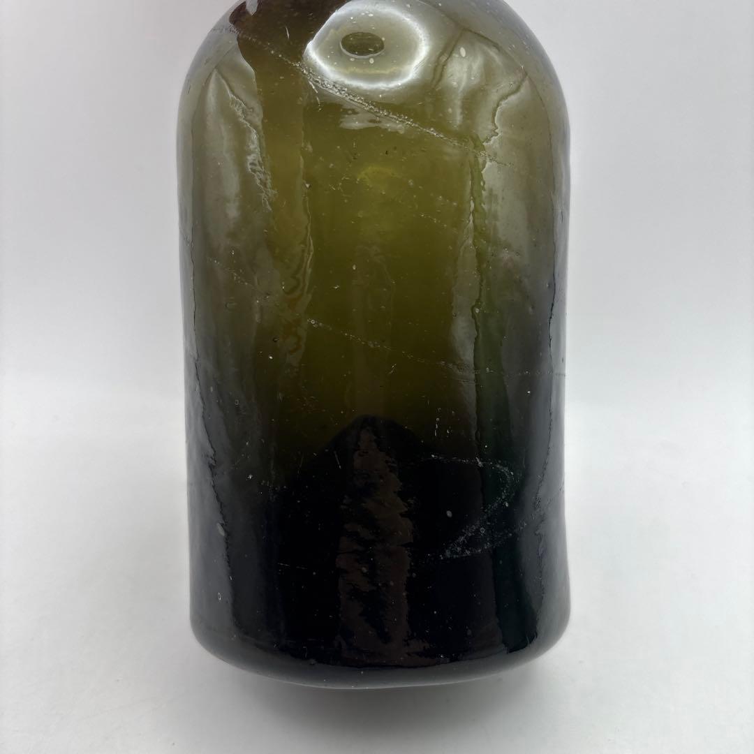 アンティークボトル　暗緑色のワイン瓶　ガラス瓶